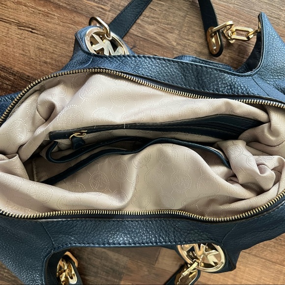 Michael Kors purse - Picture 4 of 5